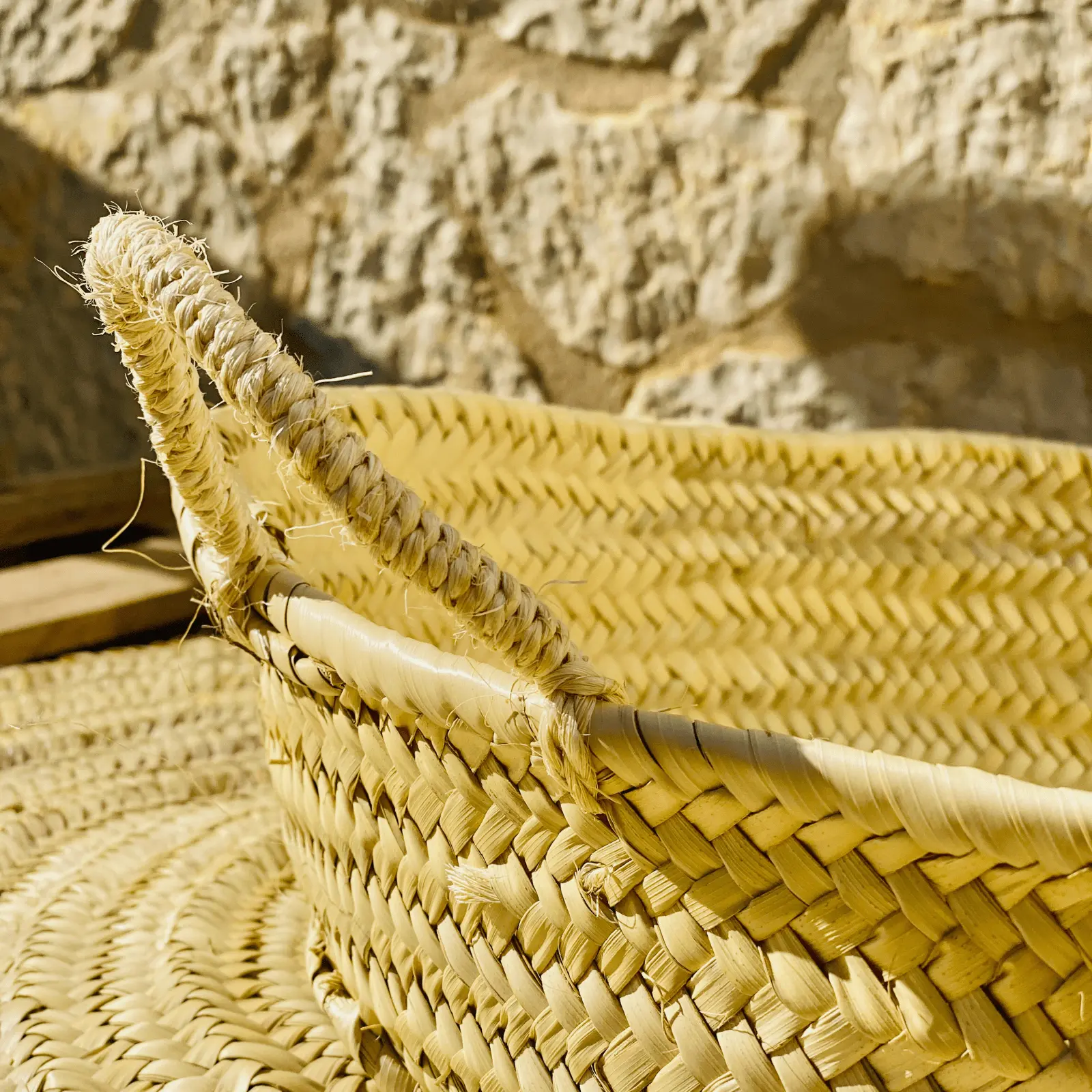Palm leaf mesh tray with handle 37 cm - Image 6