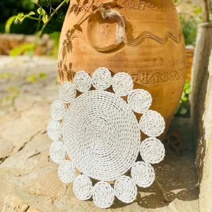 Salvamantel de Rafia en forma de Flor color blanco