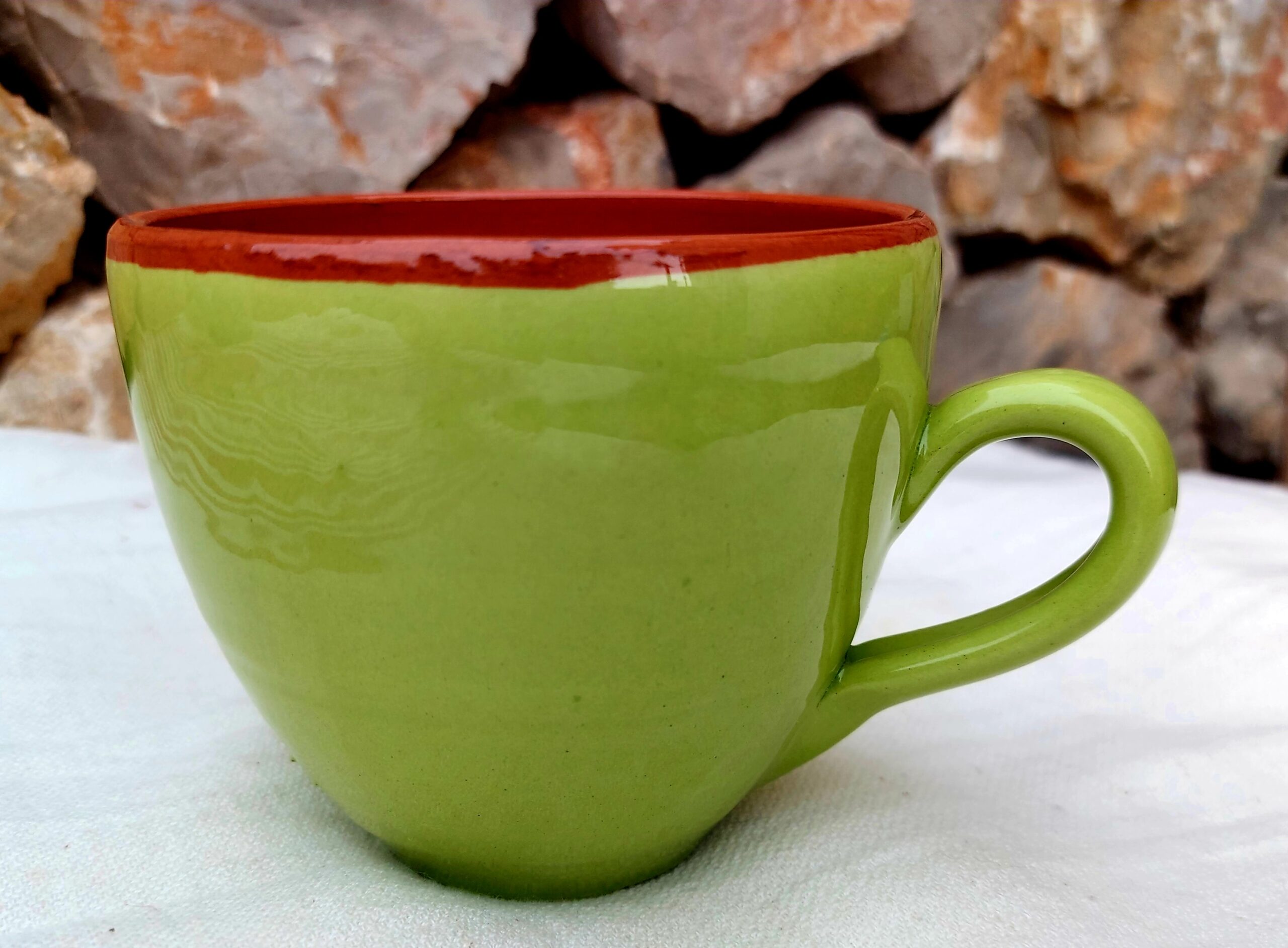 Taza Artesanal de barro de color verde Pistacho