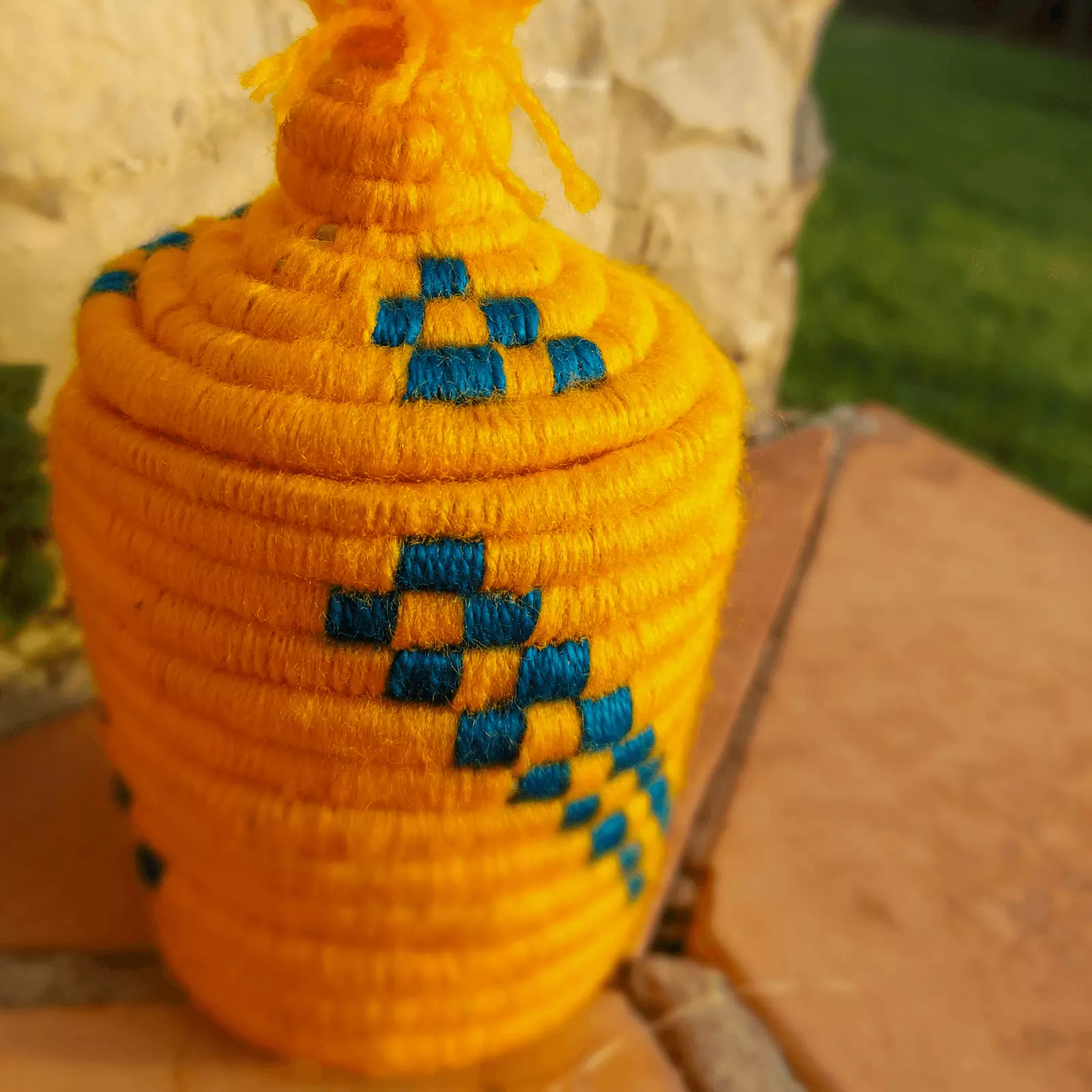 Bombonera Mini amarilla de fabricación artesana hecha a mano - Imagen 6
