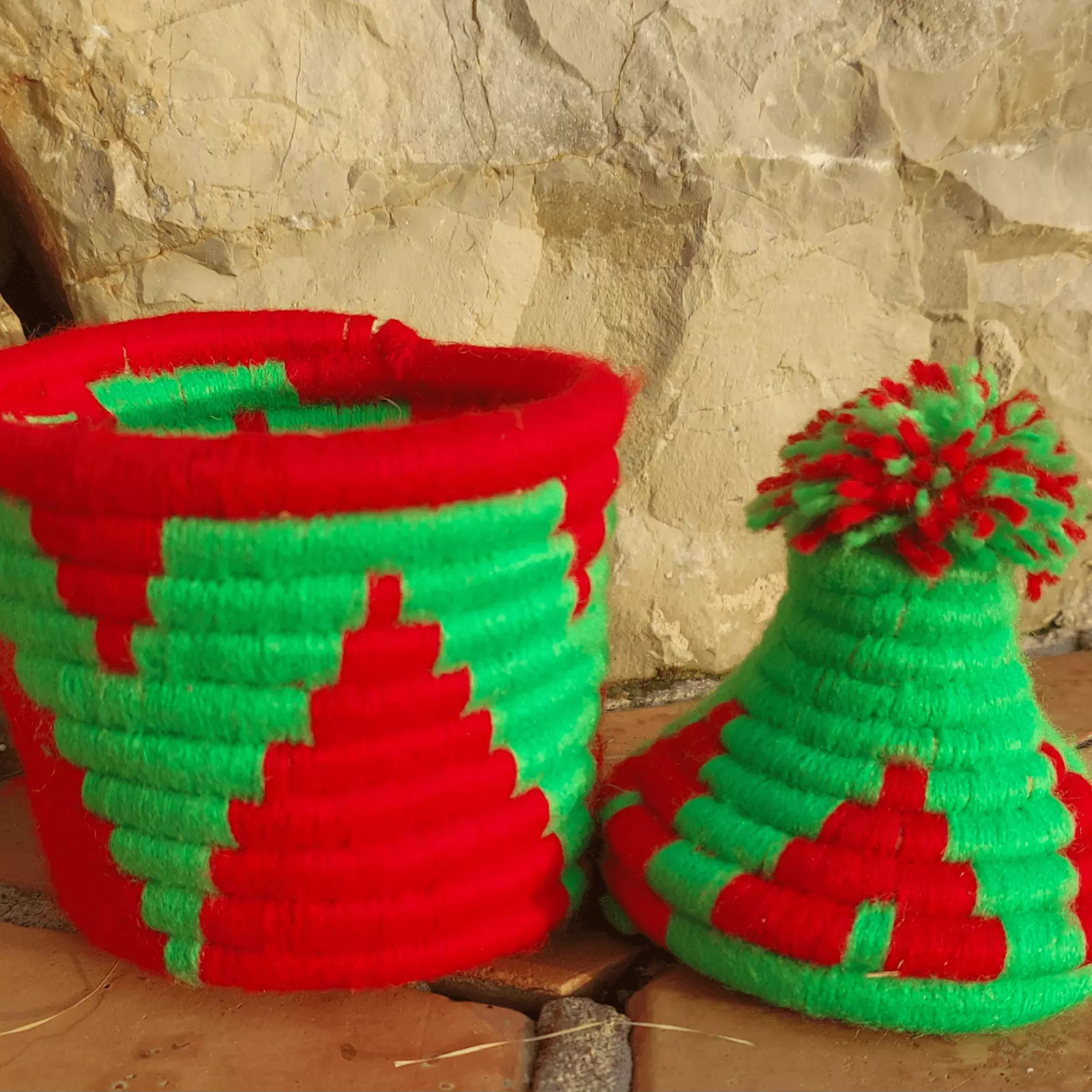 Bombonera Mini verde y roja artesanal hecha a mano - Imagen 4