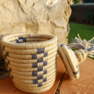 Bombonera Mini beige artesanal hecha a mano