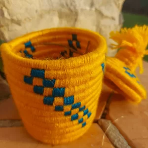 Bombonera Mini amarilla de fabricación artesana hecha a mano