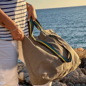 Cotton beach bag with double handle and zipper in brown color