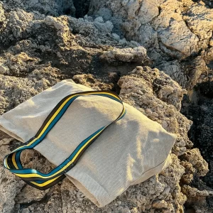 Cotton beach bag with double handle and zipper beige color