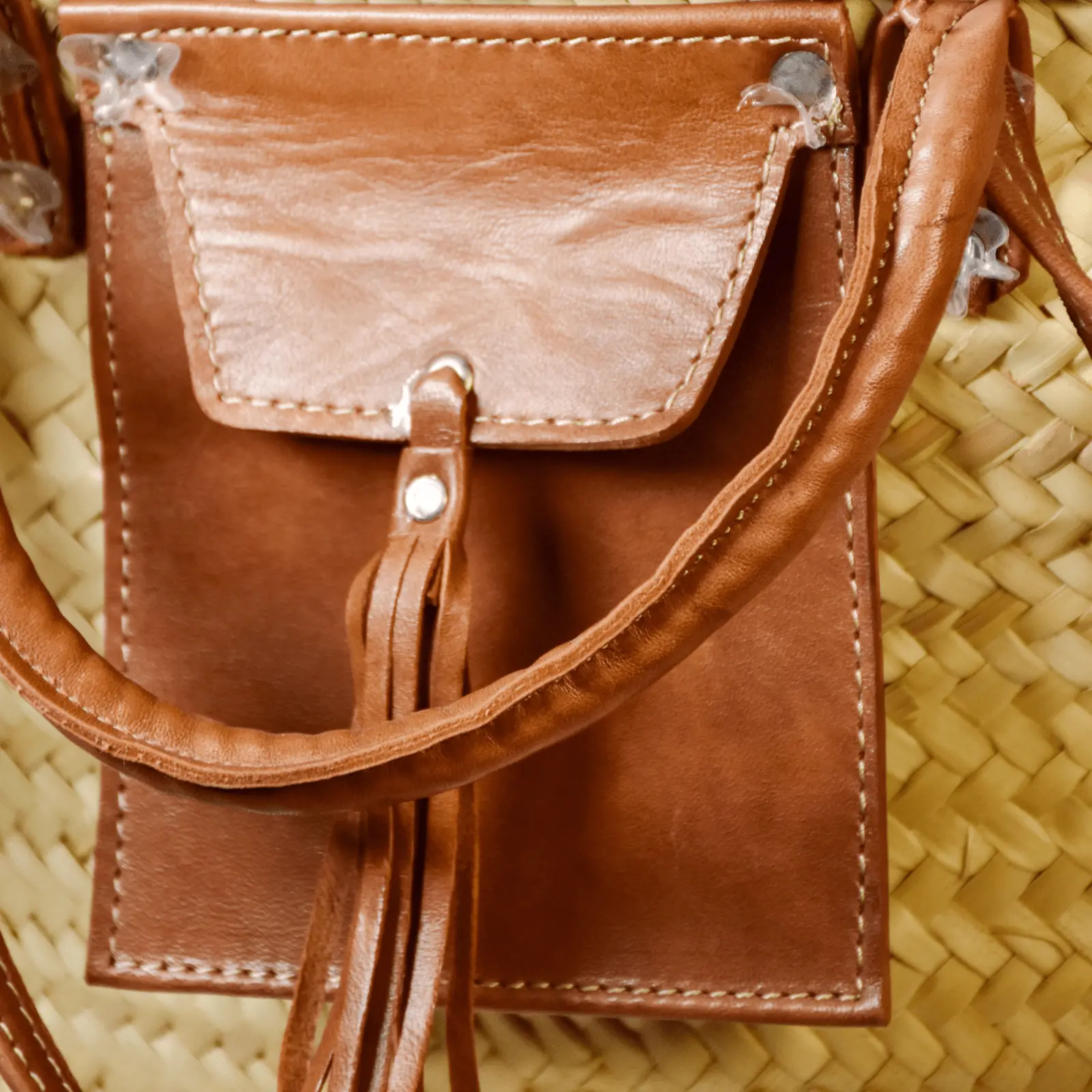 Large Beach Bag with Double Handle and Pocket in Brown Leather - Image 5