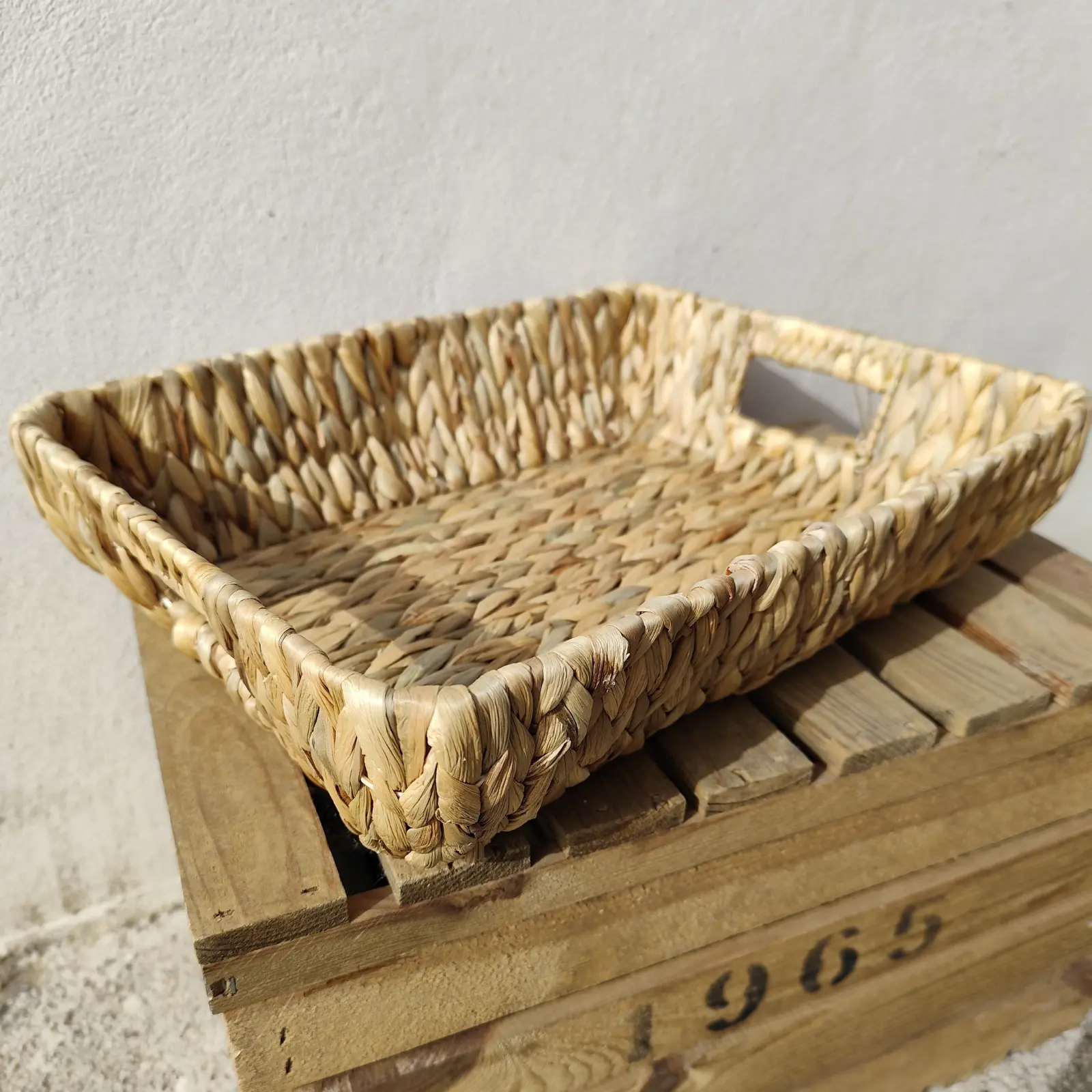 Round Natural Fiber Tray