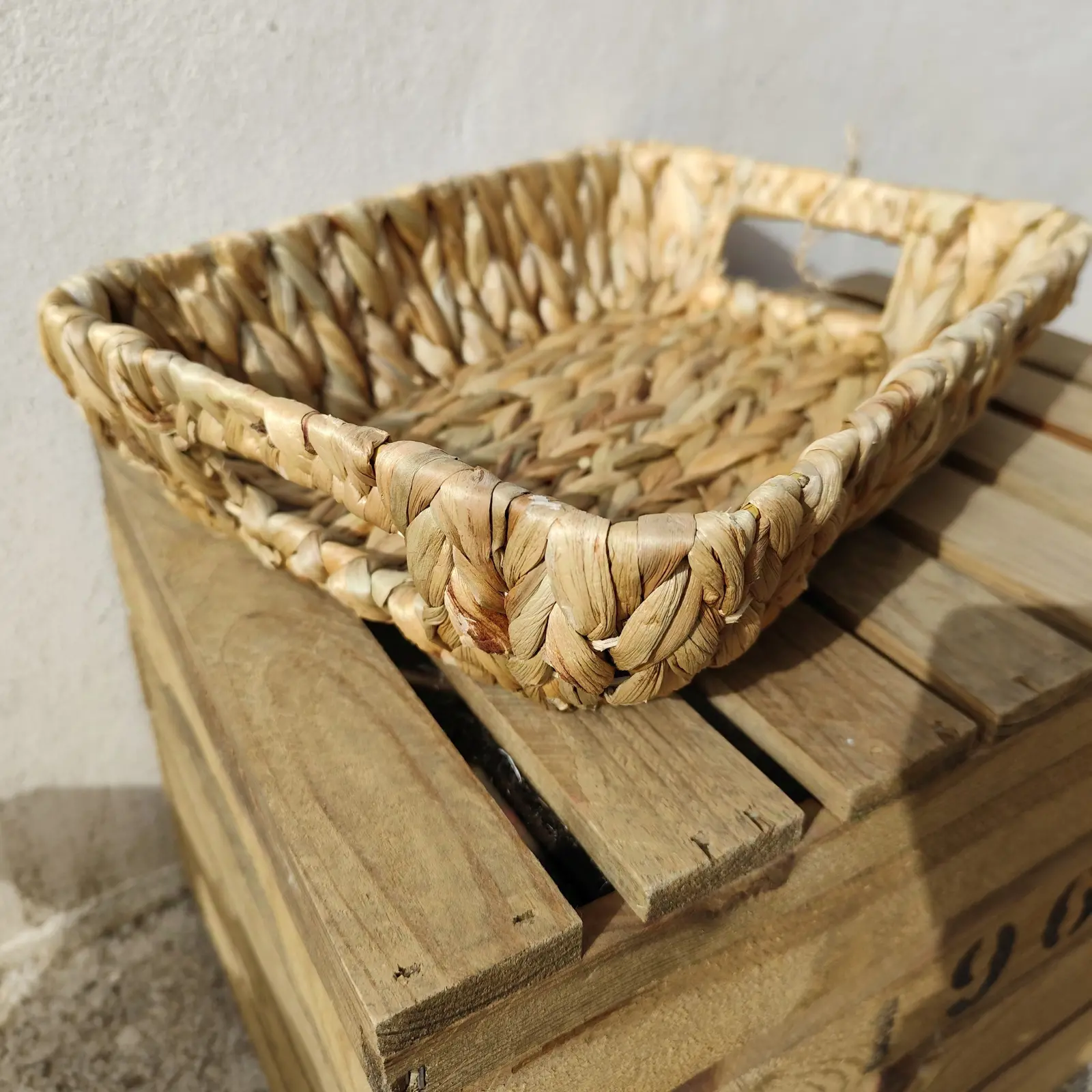 Round Natural Fiber Tray - Image 4
