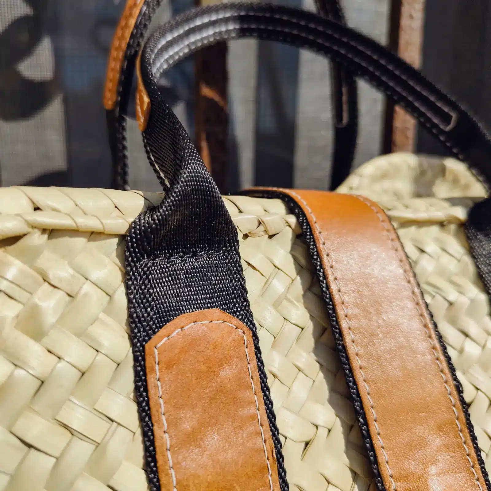Palm Bag with Magnet Flap and Double Bicolor Handles - Image 4