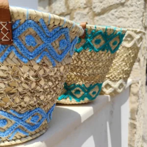 Cesta Calada con Asas Largas de Piel y Bordados