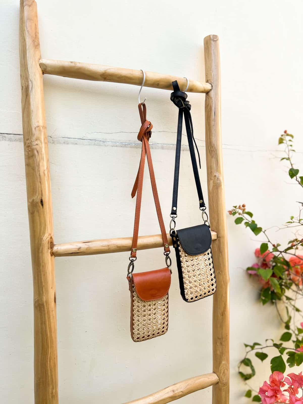 Porta Movil de Piel Artesanal maya mallorca comprar online